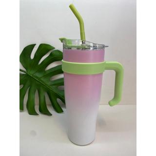 Garrafa térmica com canudo e alça  1200mL